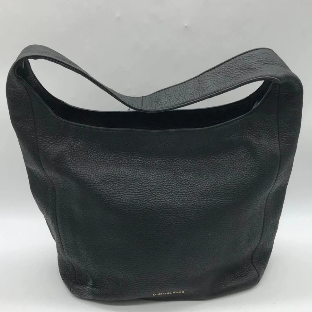 Michael Kors, pebble, leather, black shoulder bag, gold hardware, zipper closure - Picture 8 of 9